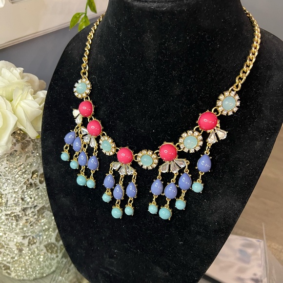 NWT statement necklace and clip earrings!!! Sooo bright and beautiful!! - Picture 6 of 9